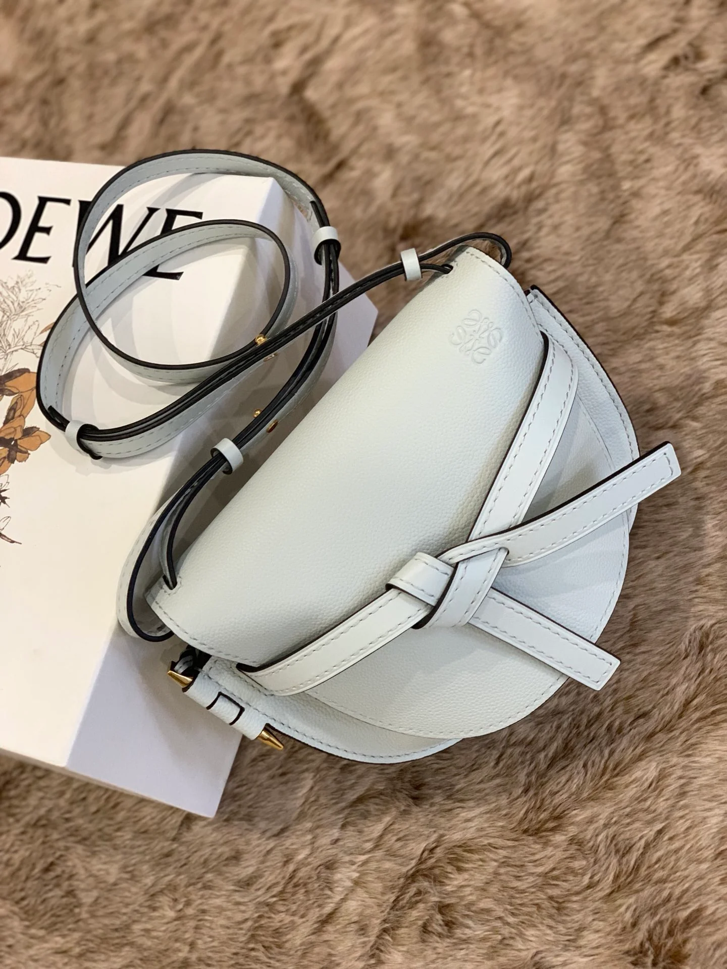 Loewe-gate-small-20x19x11-5-cm-12