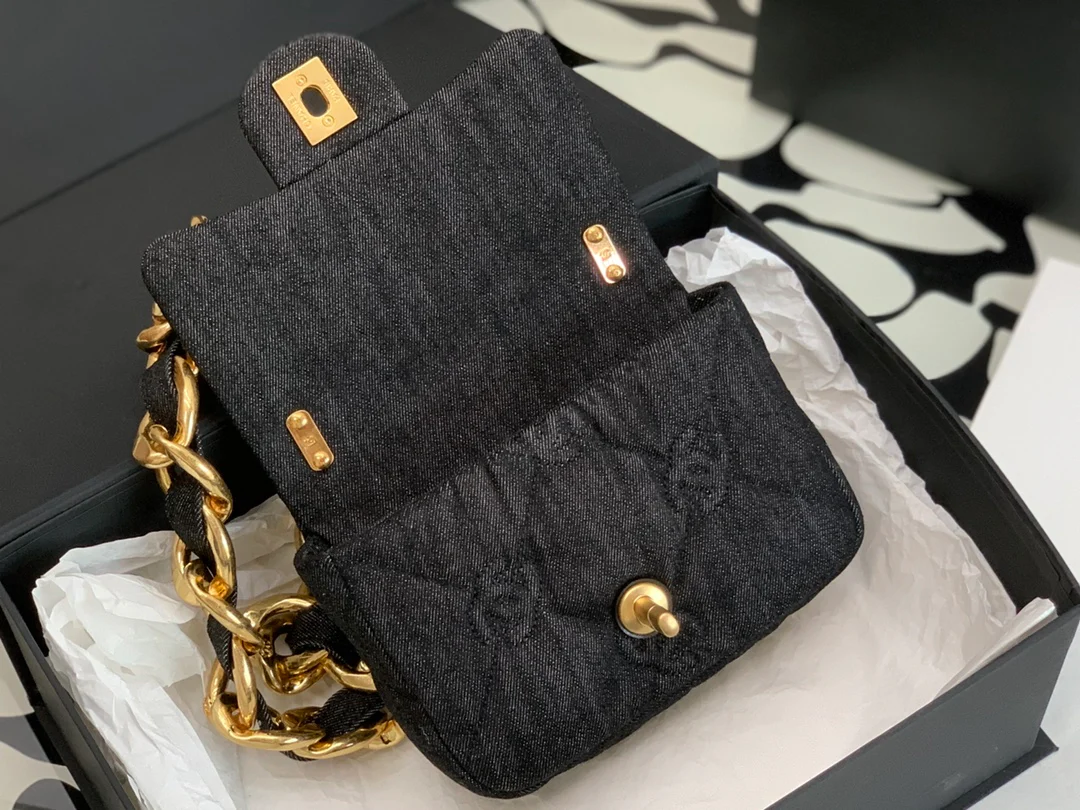 Сумка Chanel CF Chunky Chain Denim Shoulder Bag 2022 года, черная, 17 см.