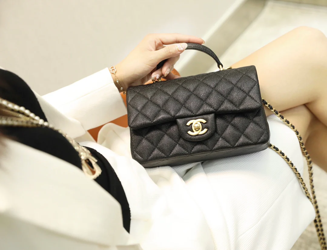 Сумка Chanel Coco Handle - выстиранная телячья кожа с текстурой 