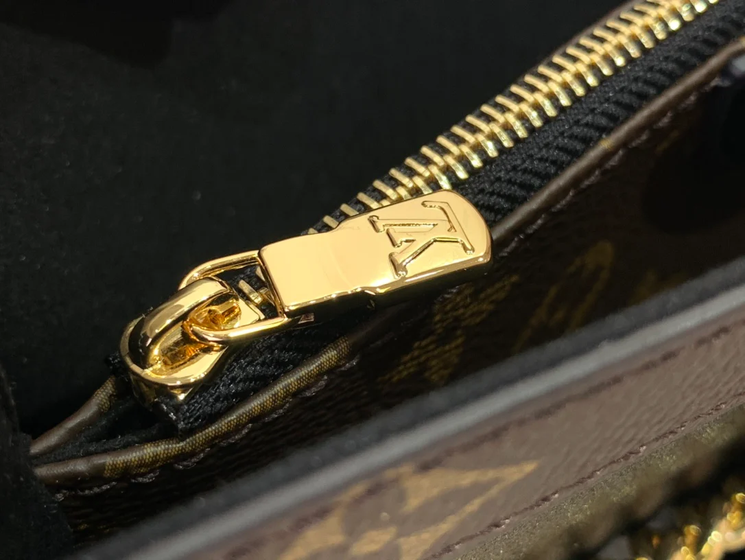 LV-m13140-nova-маленькая сумочка-черная