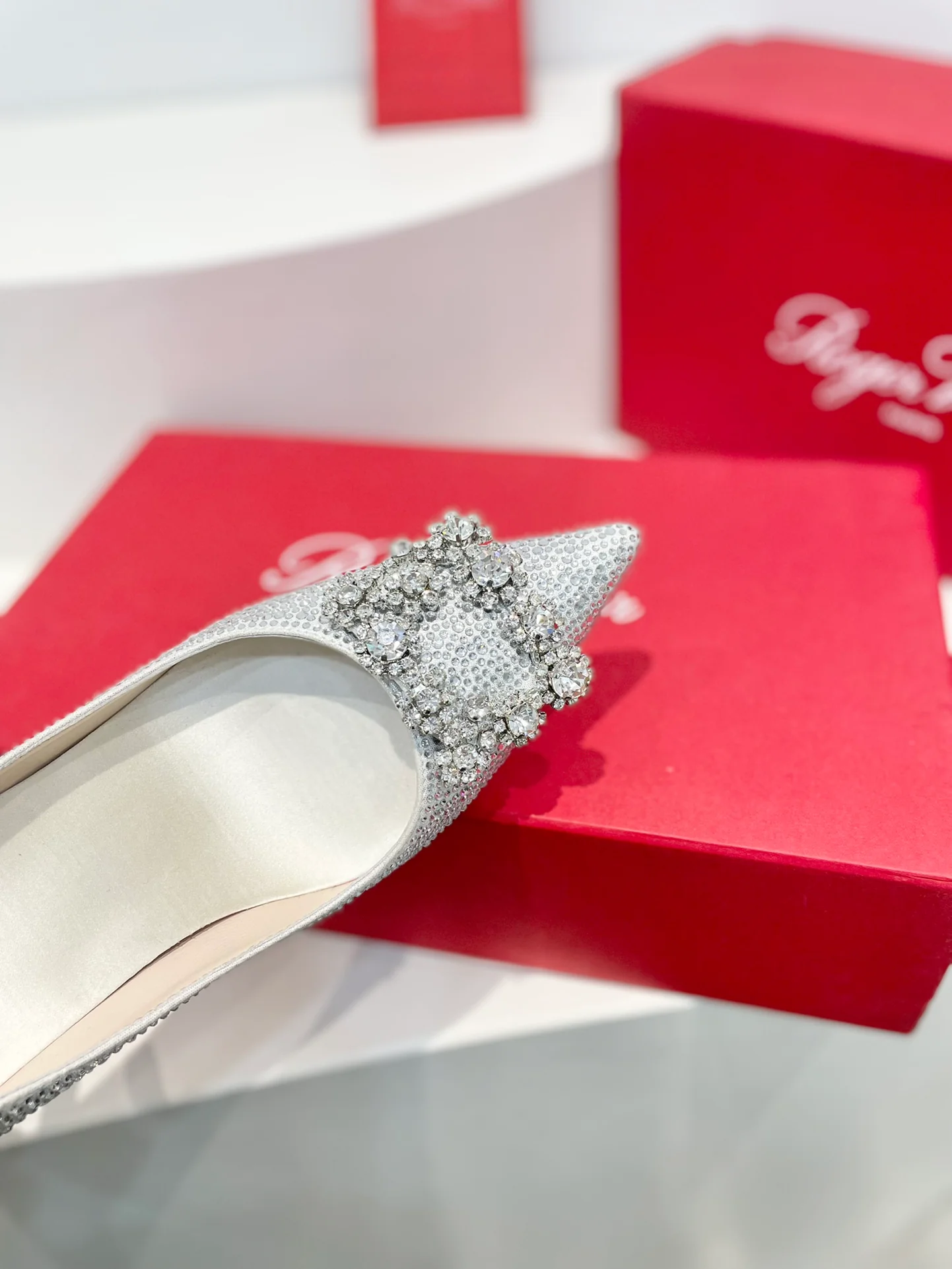 Обувь RV Shoes - Серия ?Кристальные туфли? - Туфли на высоком каблуке со стразами - Серебристые