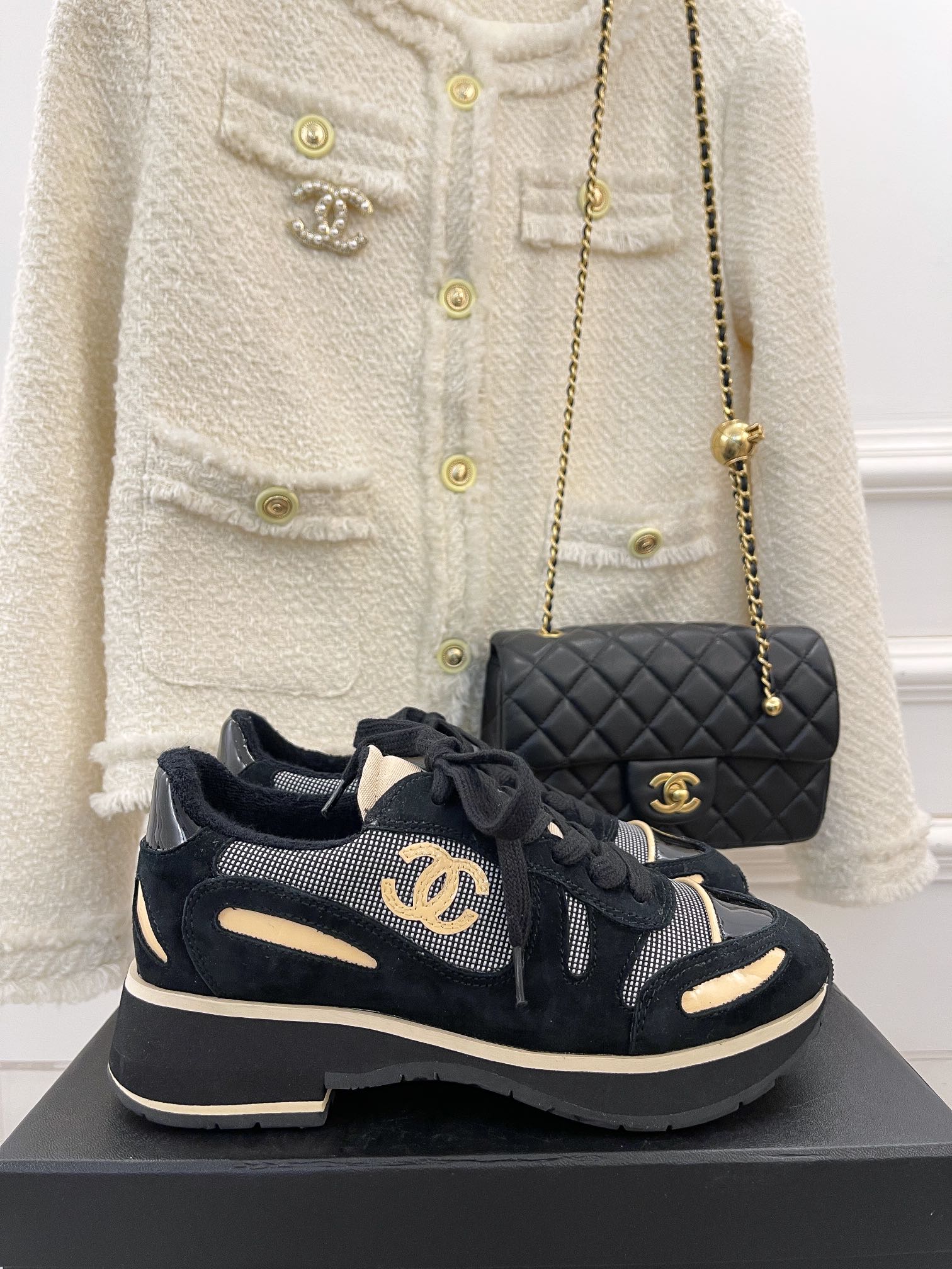 Chanel - Двухцветные повседневные туфли на платформе - Черные