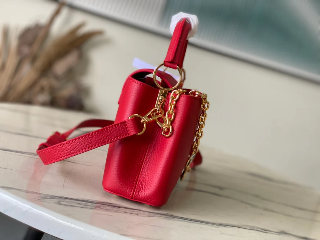 Кожаная сумка LV Capucines - красная.