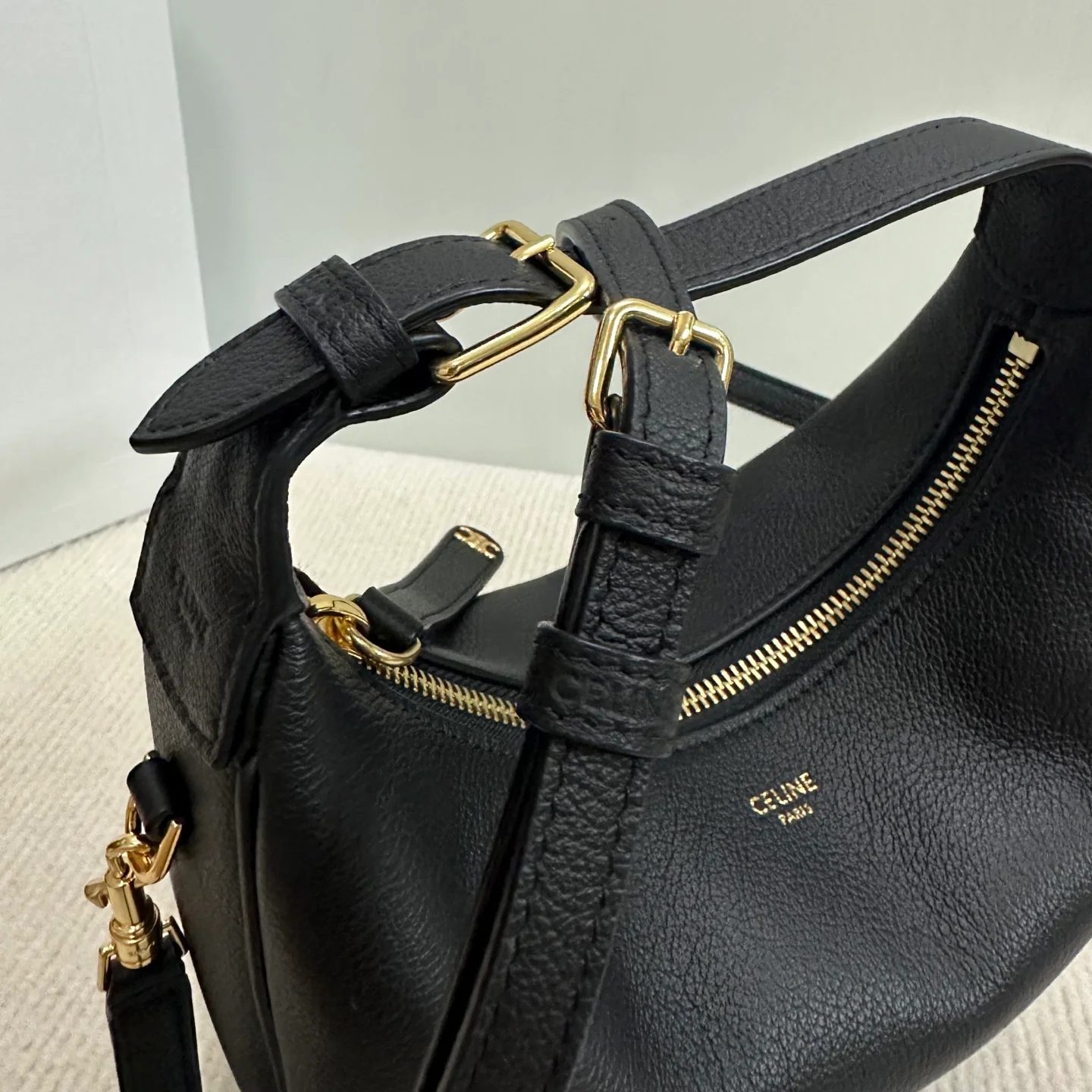 Сумка Celine-Lulu Crescent Bag — черная