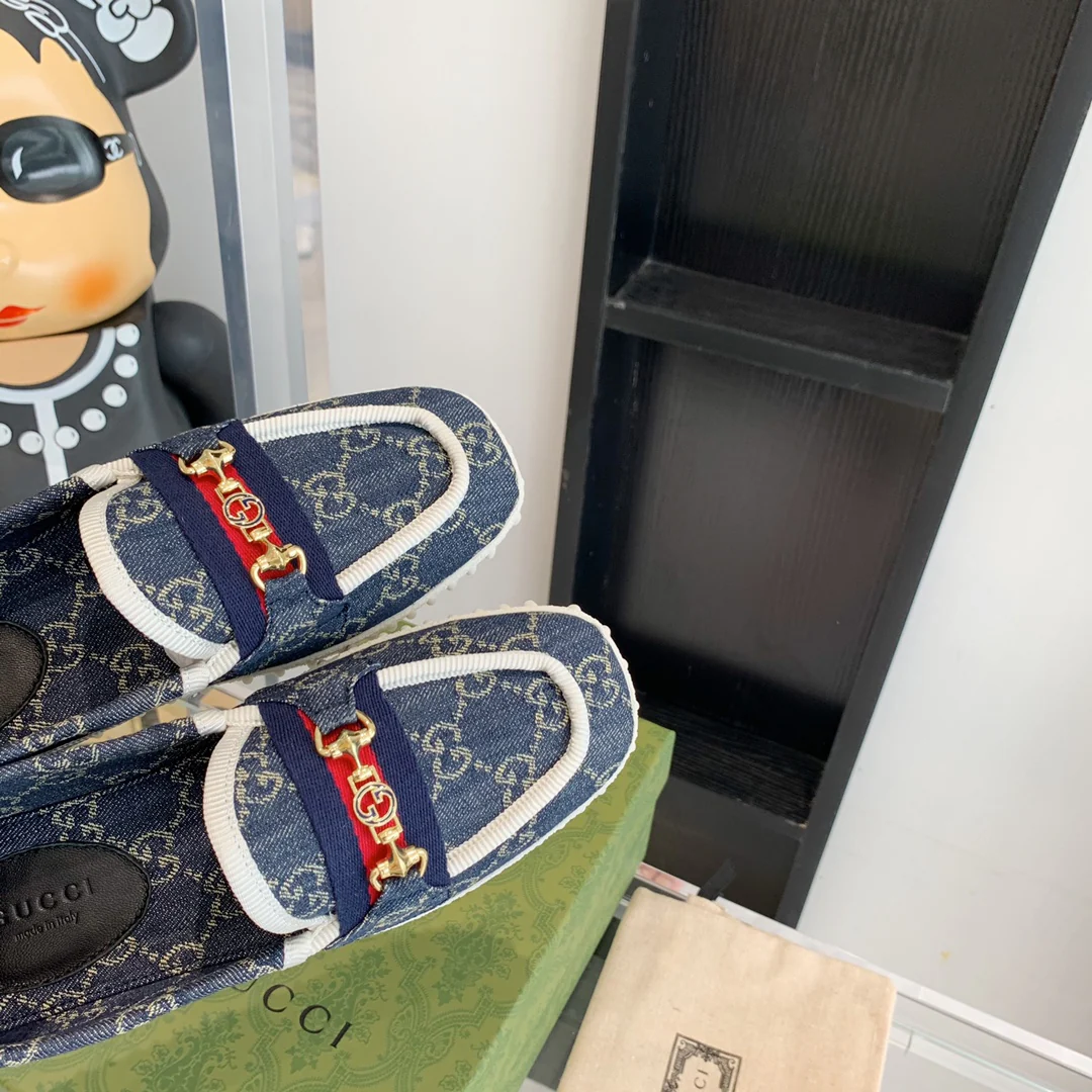 Лоферы Gucci - повседневная обувь на плоской подошве