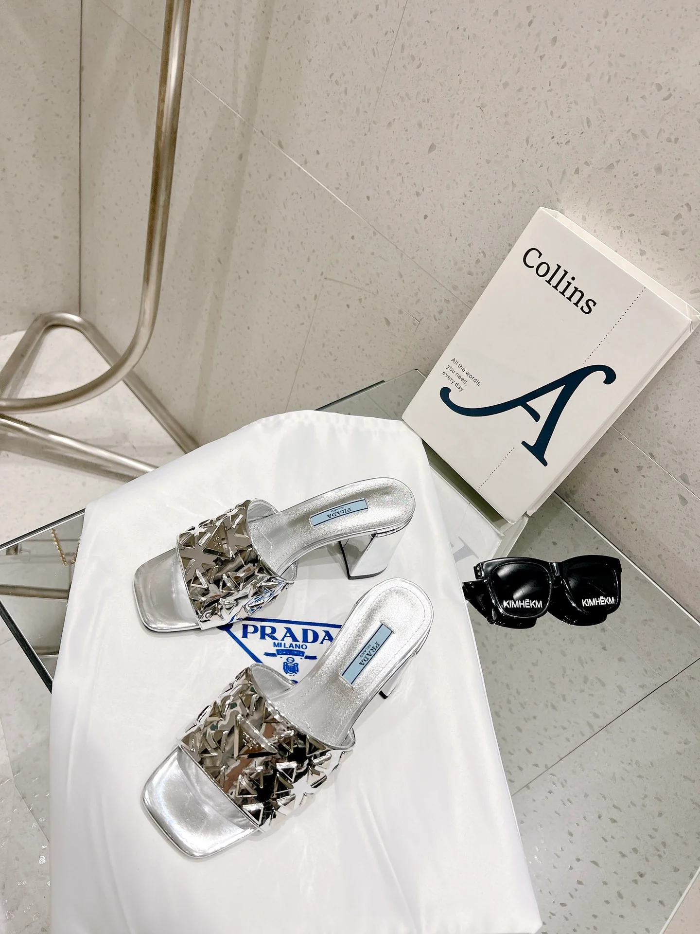 Новинка сезона весна/лето 2023 от Prada - туфли на высоком каблуке с заклепками - 7 см