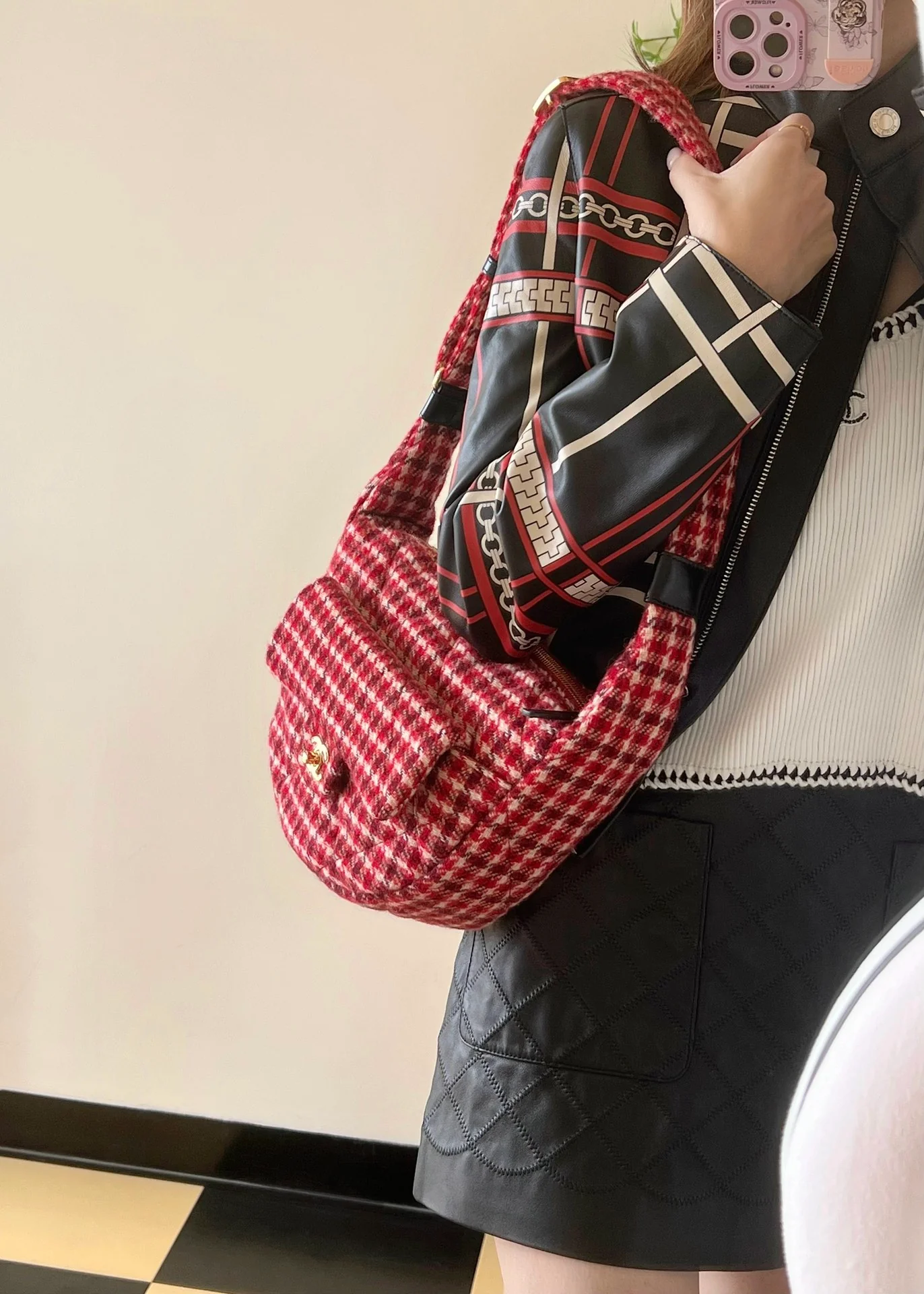 Сумка-хобо Chanel-Plover в красную клетку, полумесяц