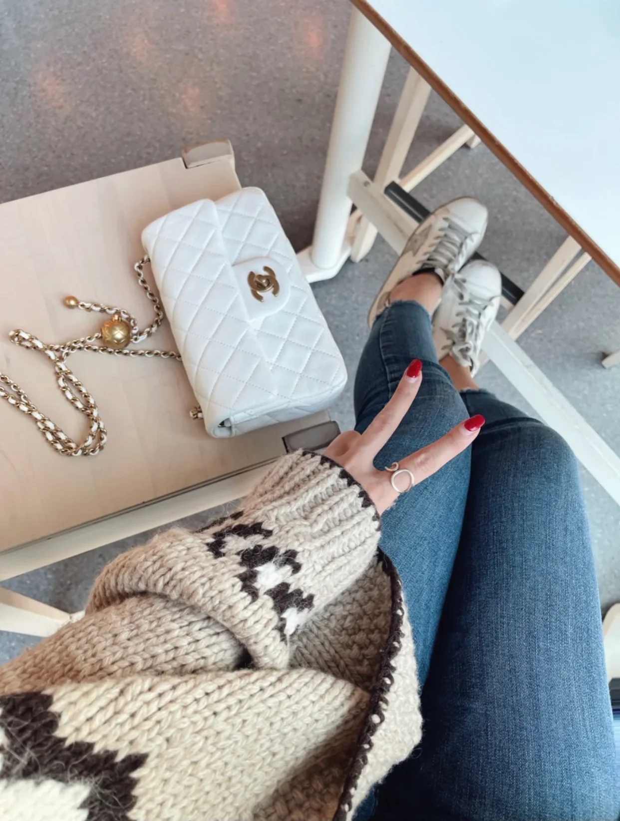 Chanel - Золотая сумка-клапан с шариком из углеродного волокна - Белая