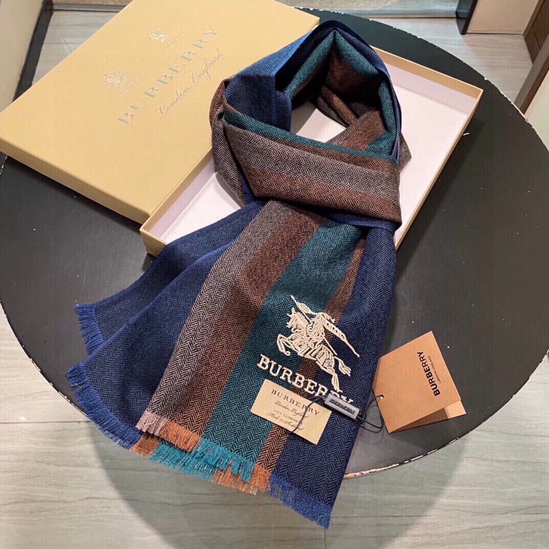 Burberry - Кашемировый шарф с вышивкой в ??виде лошади