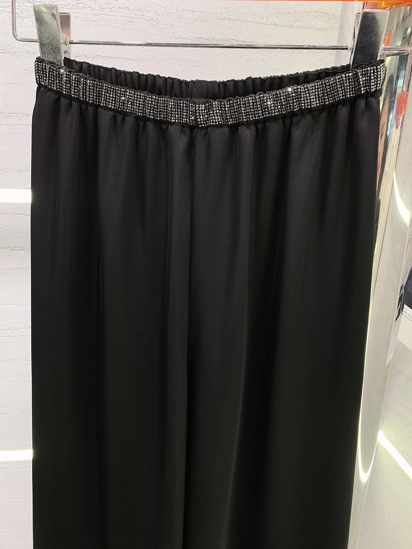 Брюки Miu Miu-2404 с эластичным поясом и стразами, широкие штанины, термостойкие.