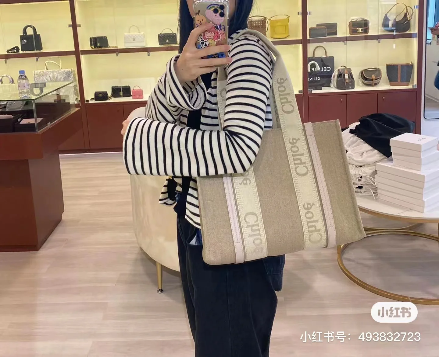 Новинка весны 2023 года от Chloe - сумка-тоут Woody - кремово-розовый - большой размер.