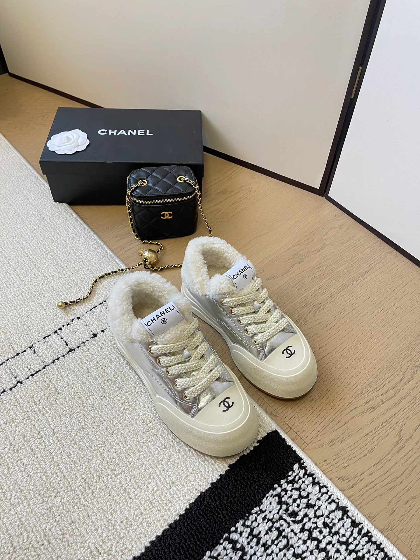 Повседневные шерстяные туфли Chanel 2024 - серебристые