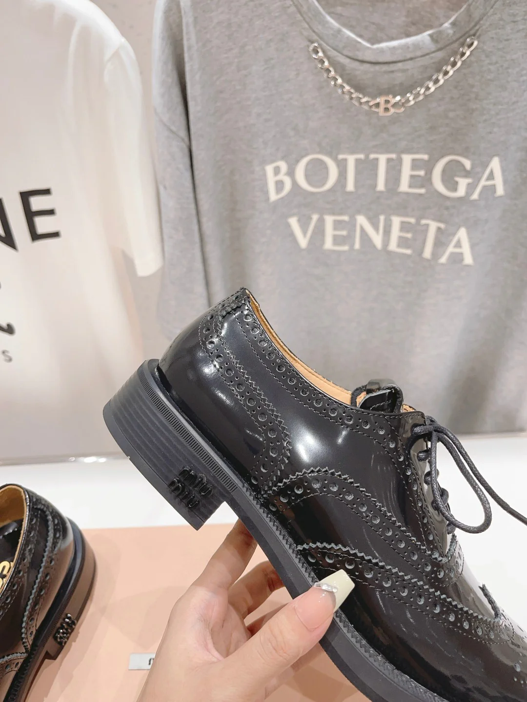 Коллекция Miu Miu весна/лето 2023 — Туфли-броги — Черные