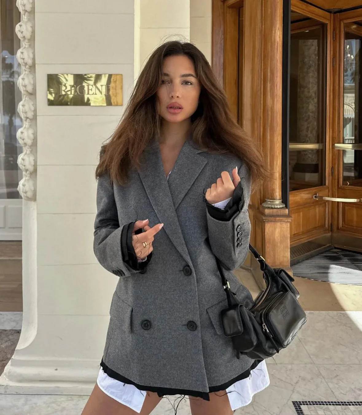 Сумка Miu Miu из кожи наппа с карманами — носите и делитесь с другими.