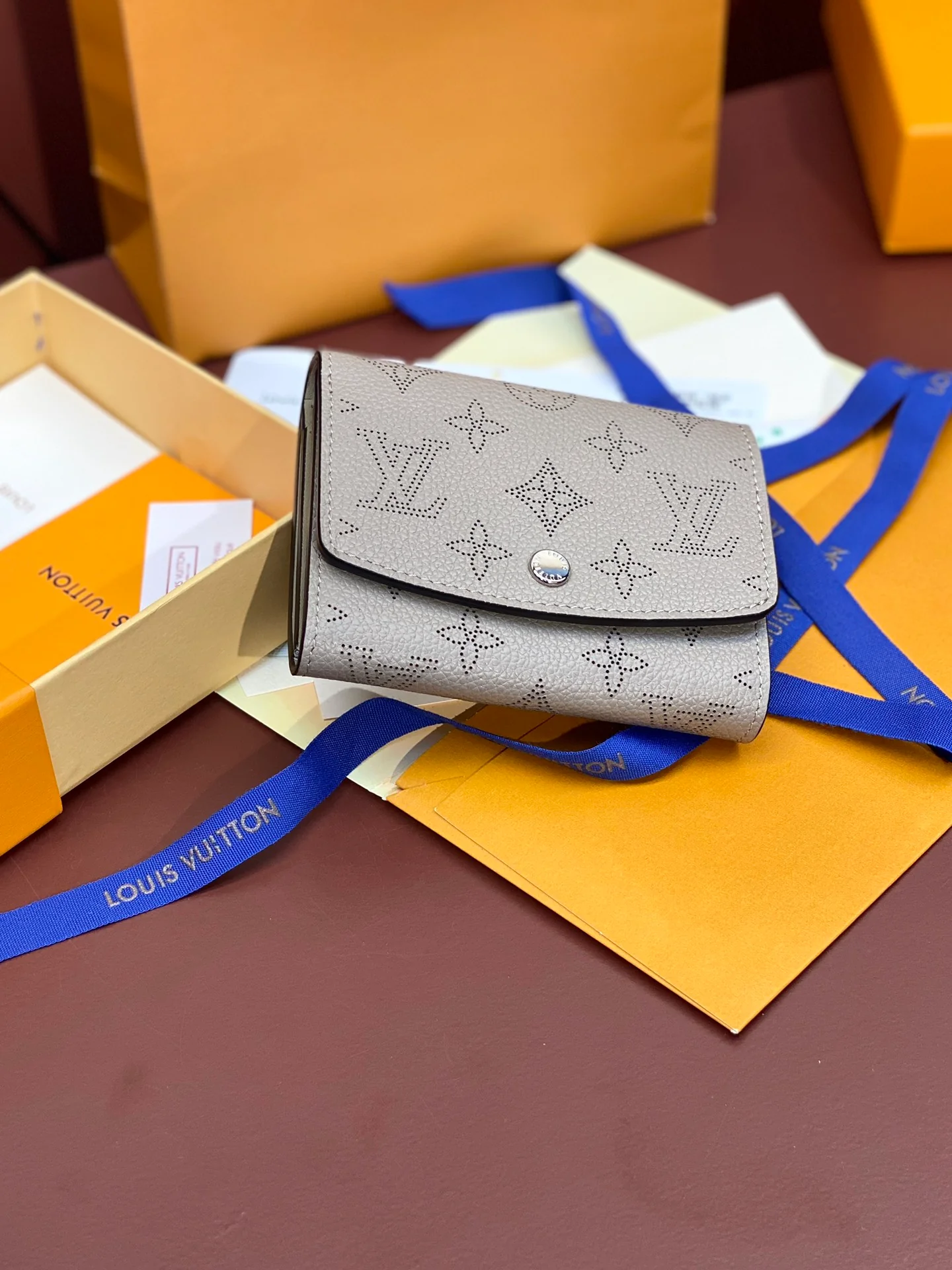 LV-m62542-iris-compact wallet-apricot