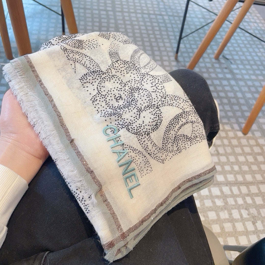 Шарф Chanel 2024 Metallic Camellia Scarf - серый