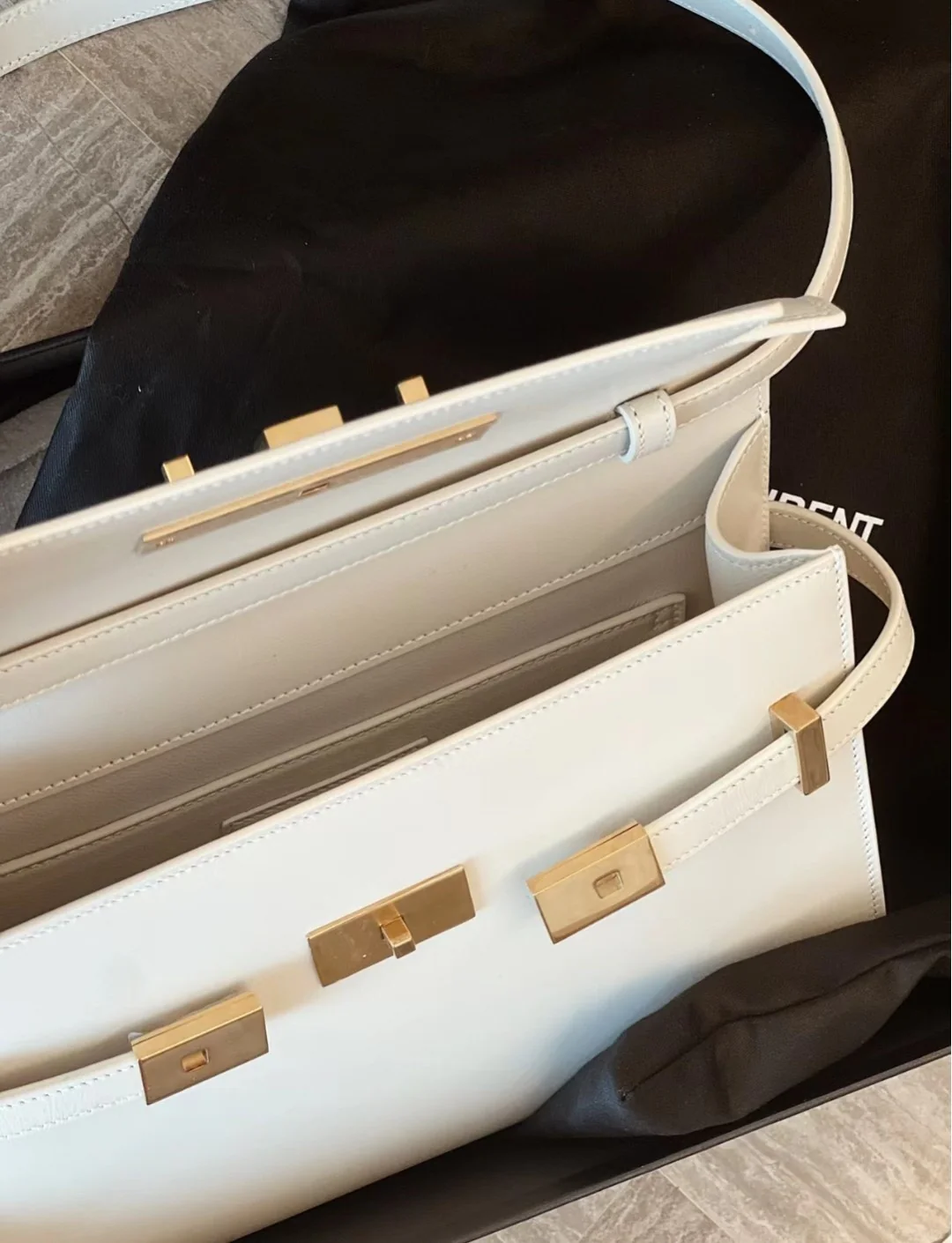 Зубочистка YSL Manhattan, большая, белая.