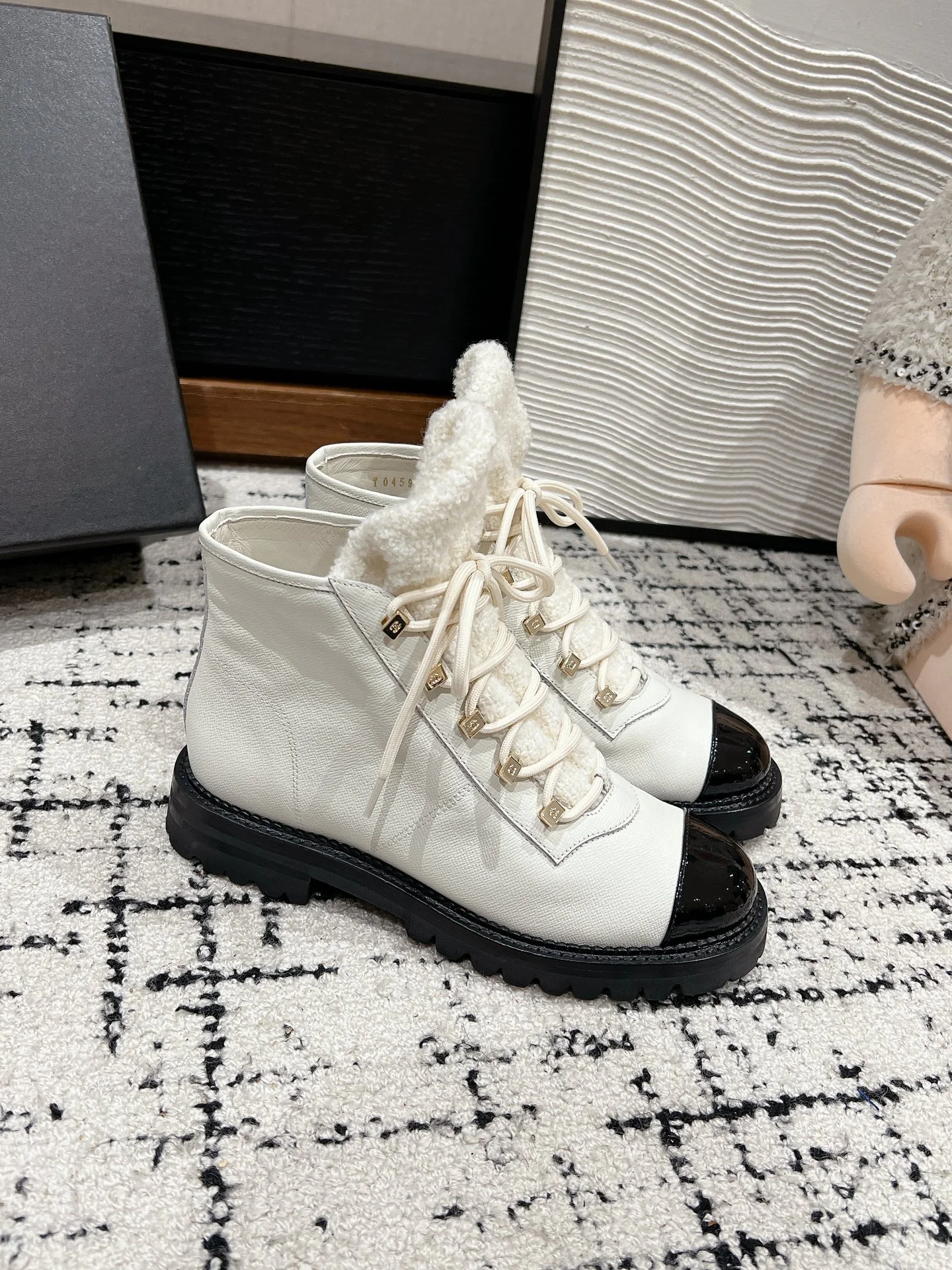 Ботинки Chanel Dr. Martens 2024 — белые