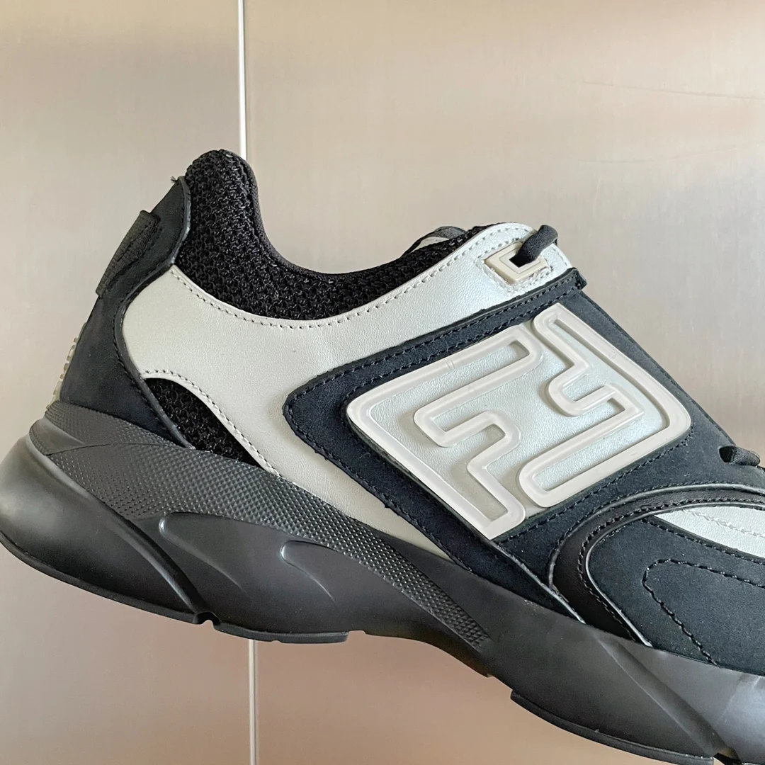 Кроссовки Fendi — парные — белые и черные