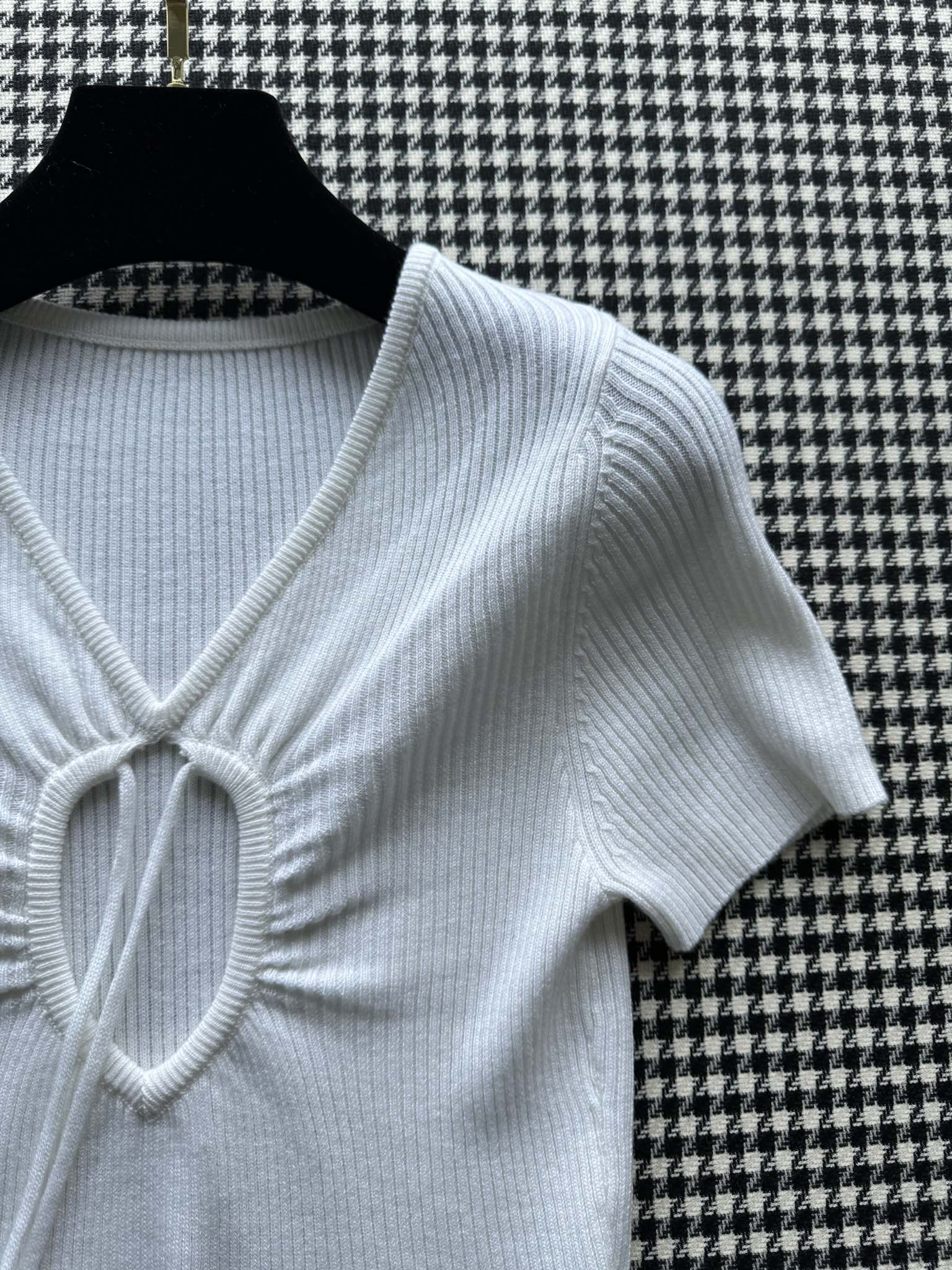 Celine - 2404 - 24 Новая вязаная блузка с короткими рукавами и ажурным сердечком на шнуровке для ранней весны - Белая