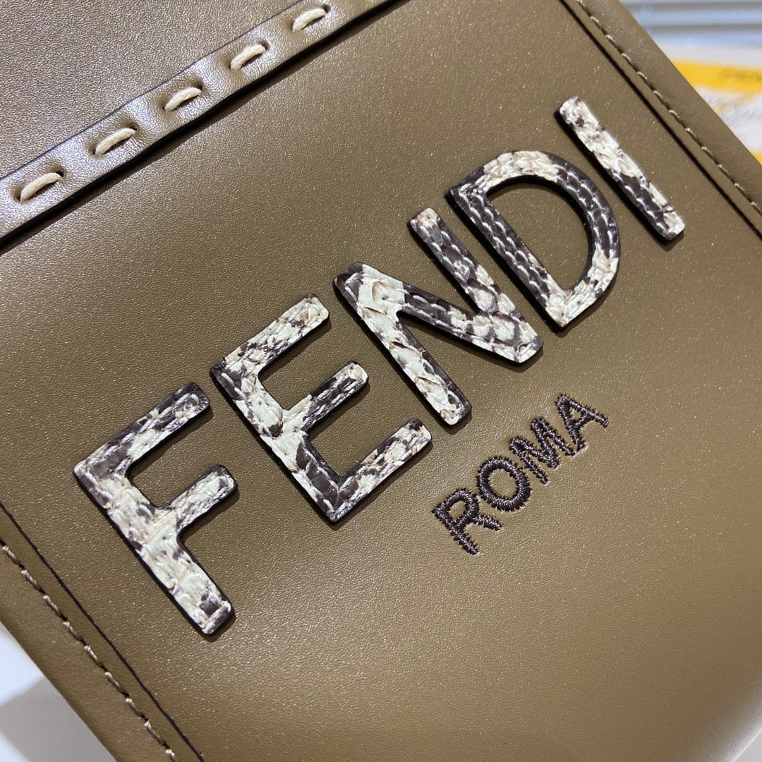 Мини-сумка Fendi Sunshine из коричневой змеиной кожи с принтом