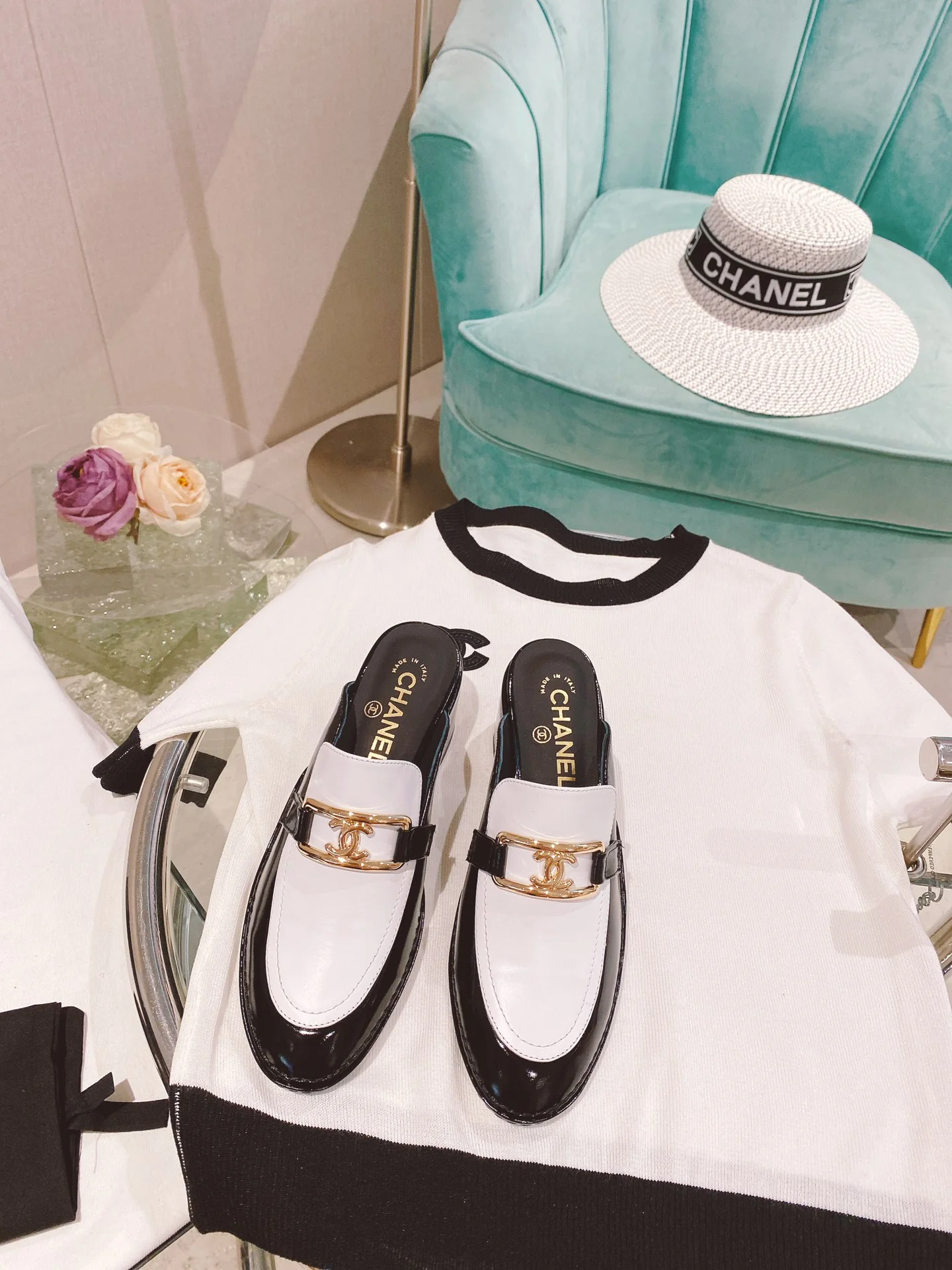 Кожаные мюли на высоком каблуке Chanel из коллекции осень/зима 2022 — высота каблука 5,5 см — размеры 35-39-40-41 (изготовлены на заказ)