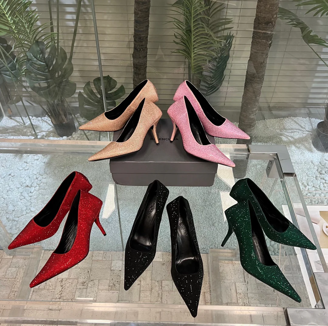 Весенняя коллекция Balenciaga 2022 — Туфли на шпильке с острым носком — Изображение коллекции