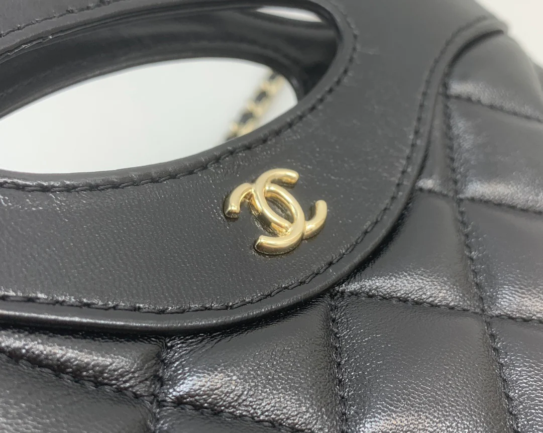 Мини-сумочка Chanel 24c31 из овечьей кожи - черная - 1