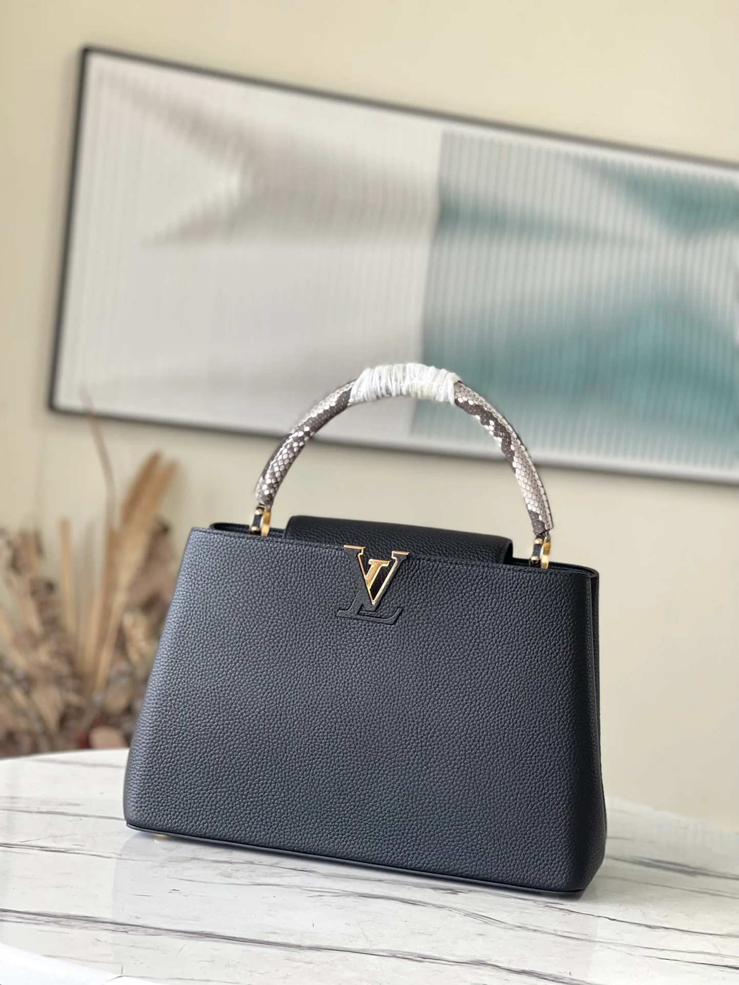 n92040-LV-capucines-handbag-large-size-black-with-gold-button