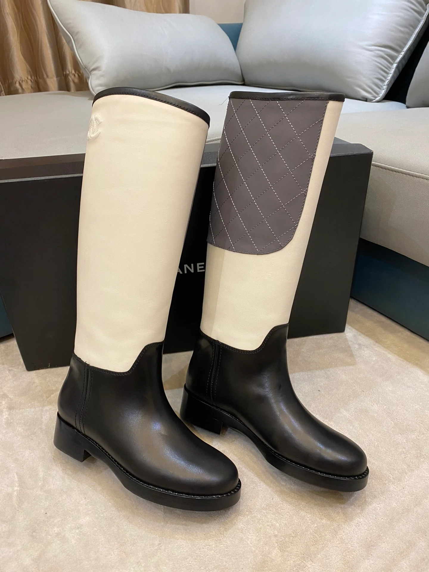 Новинка 2022 года от Chanel - Кожаные сапоги - 2