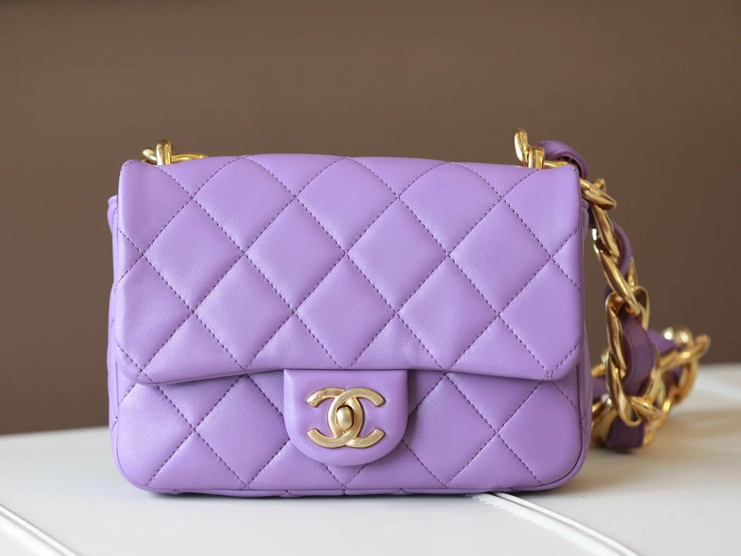 Винтажная сумка-мессенджер Chanel CF под мышкой - фиолетовая - 21 см