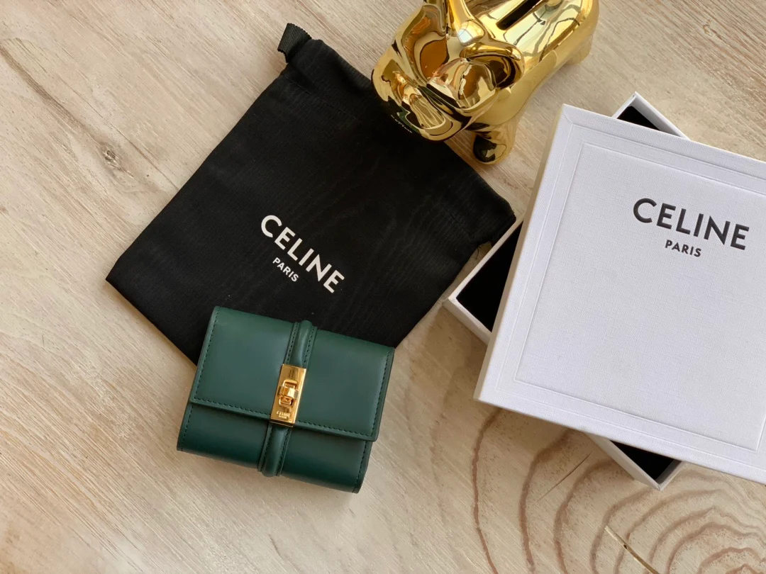 Маленький глянцевый кожаный трехсекционный кошелек Celine - 2 шт.