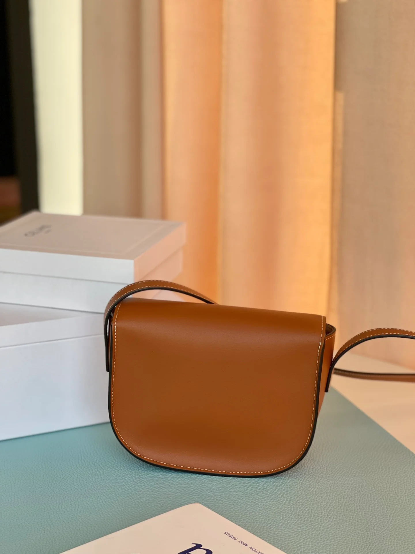 Celine-folco-cuir-triomphe-сумочка-3