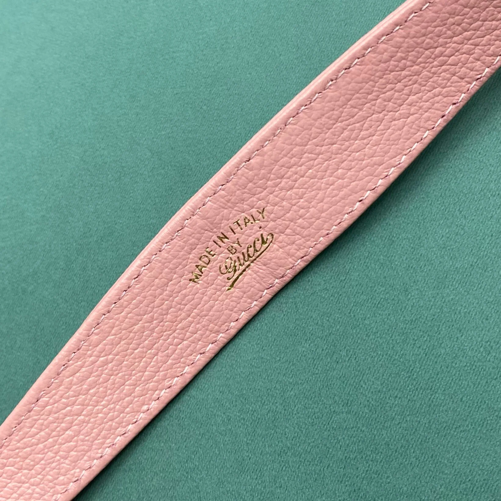 Сумка Gucci на цепочке через плечо - розовая