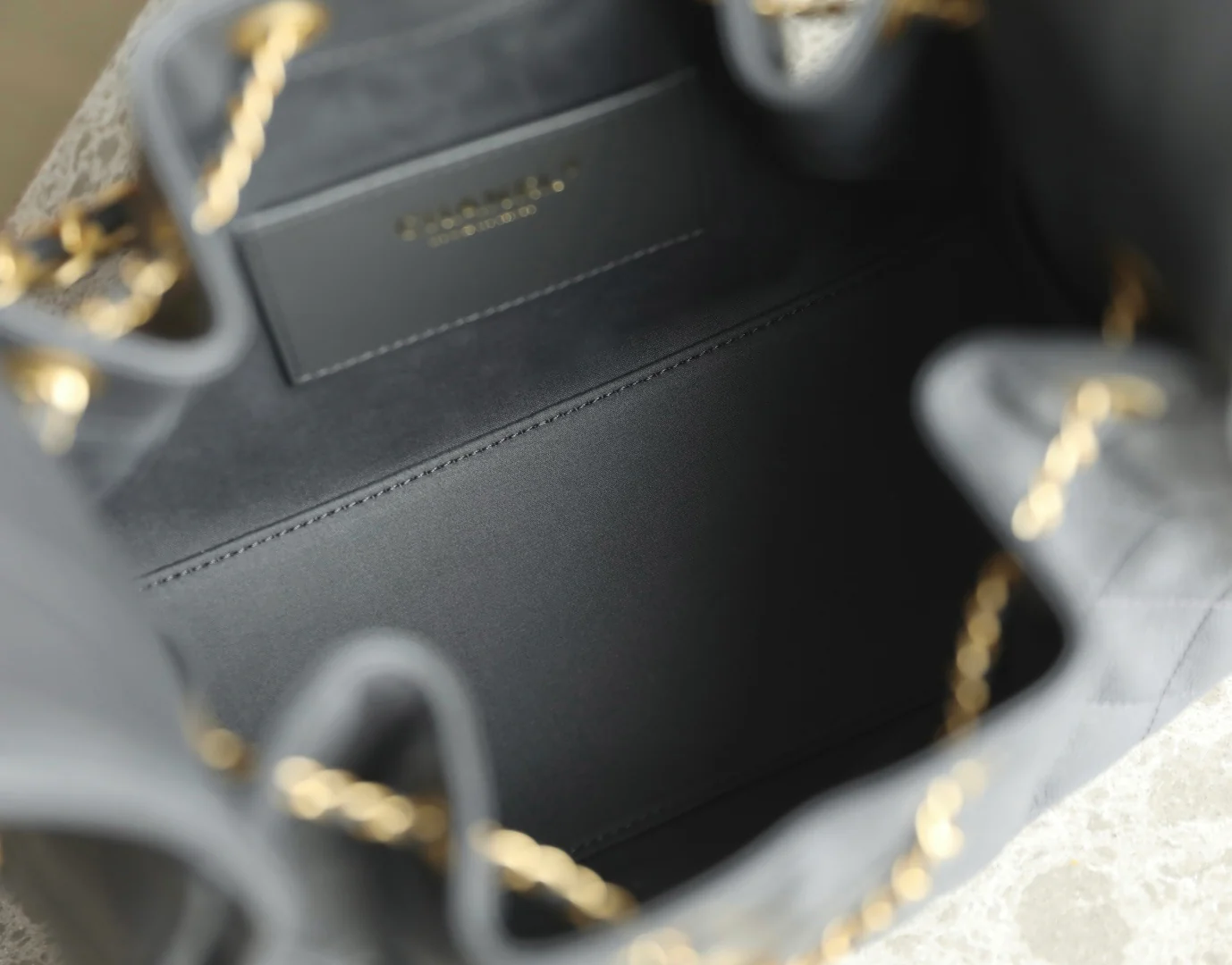 Chanel - Маленькая люстра в стиле хиппи - Темно-серый - Золотая фурнитура