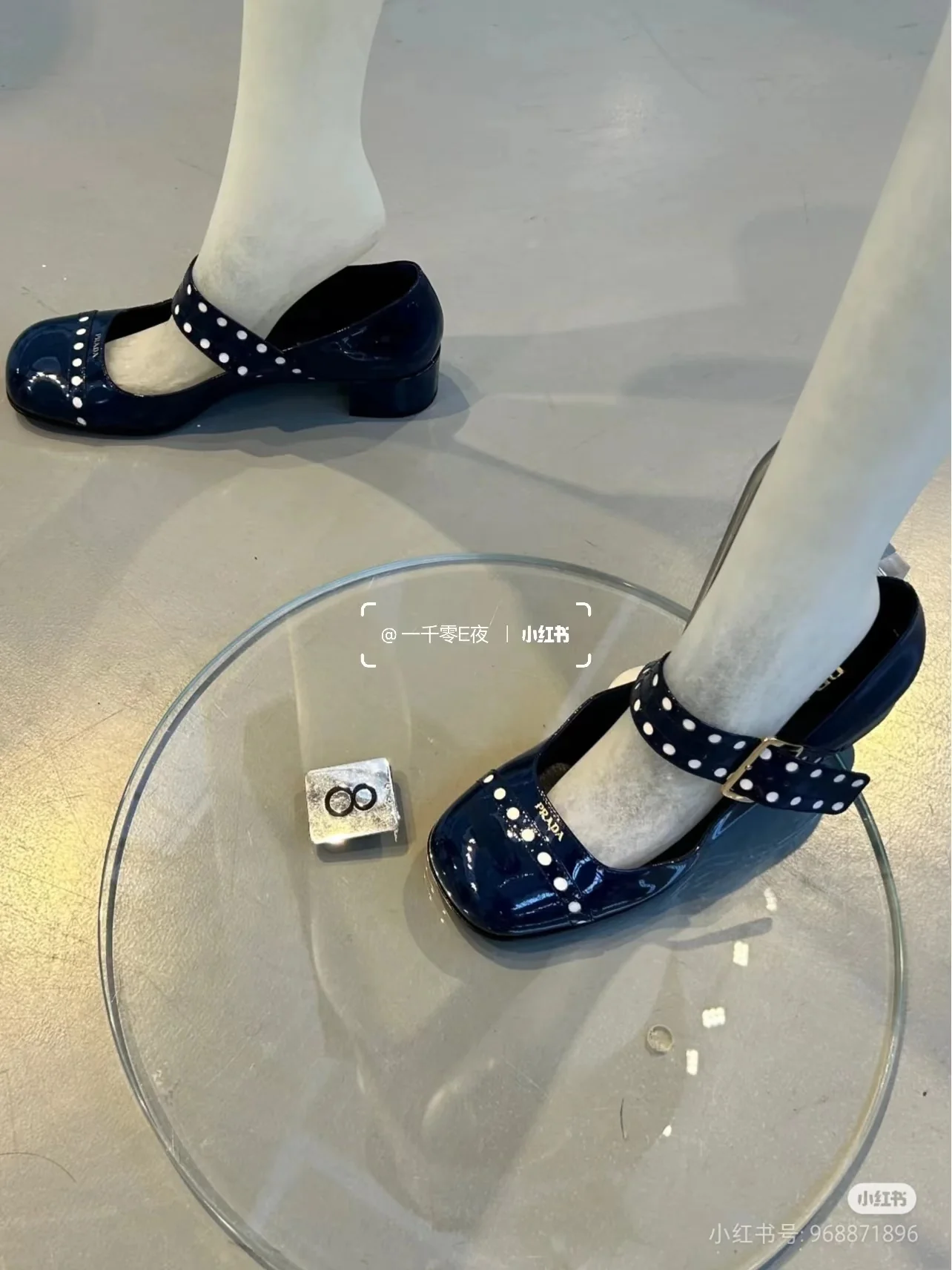 Туфли-мэри-джейн Prada 2024 в стиле ретро - черные