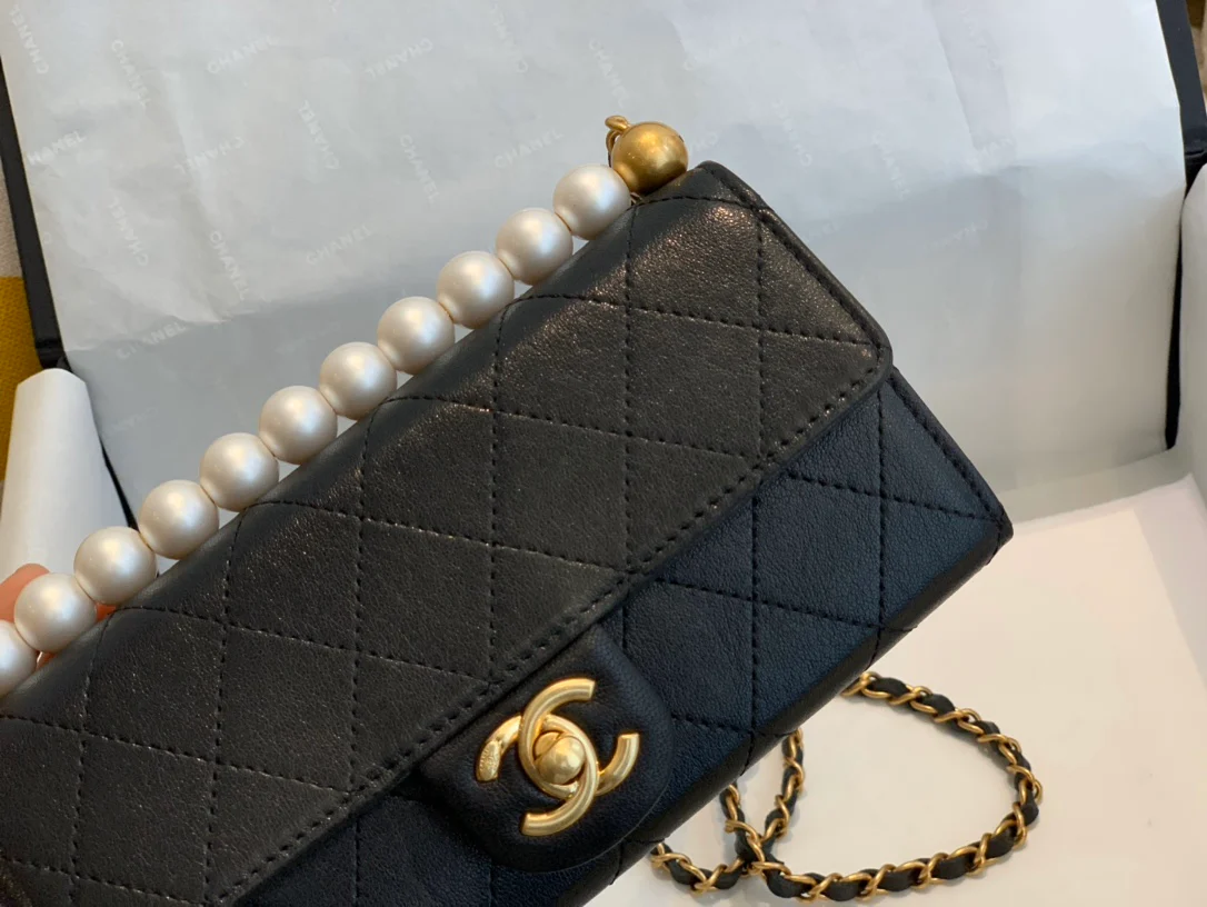 Chanel - с жемчужной цепочкой (woc)