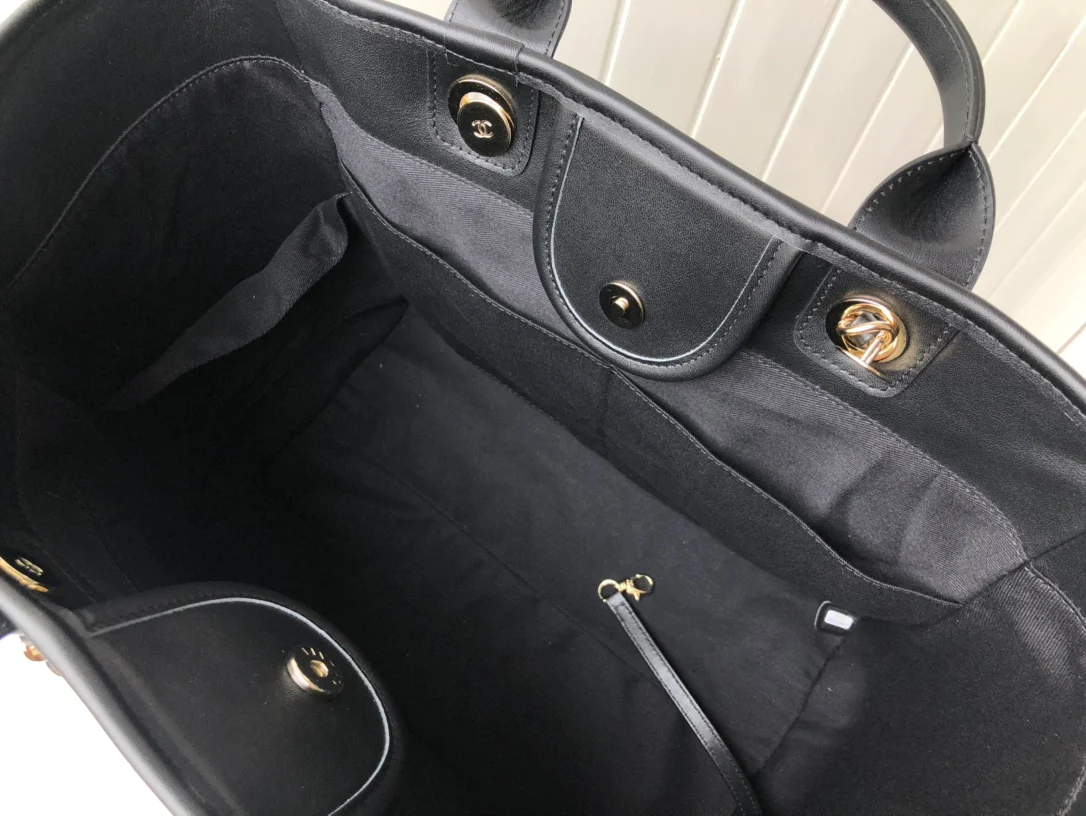 Chanel - Пляжная сумка с тиснением - Телячья кожа - Черная