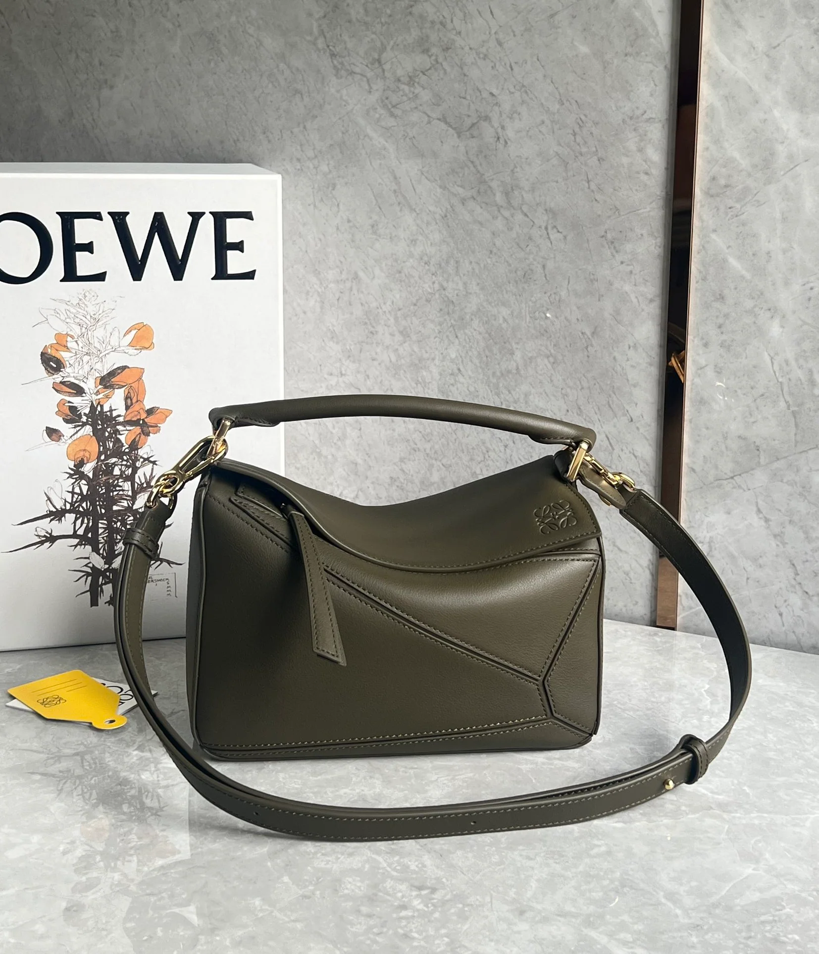 Кожаная куртка Loewe Puzzle, маленький размер, телячья кожа, темно-зеленый цвет.