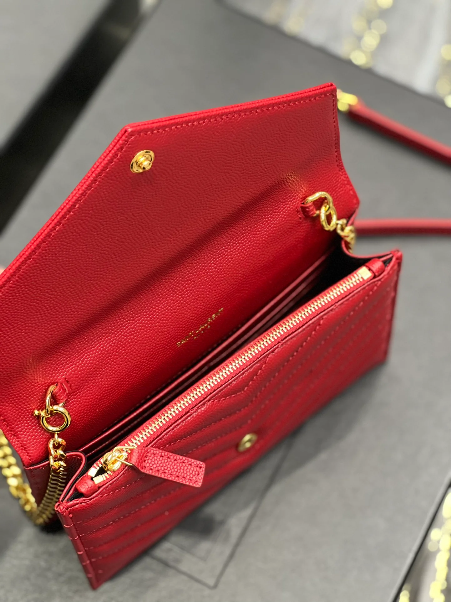 Сумка YSL WOC из икорной кожи, маленькая, красная.