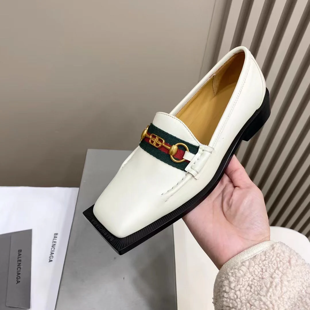 Balenciaga - Обувь в афро-стиле