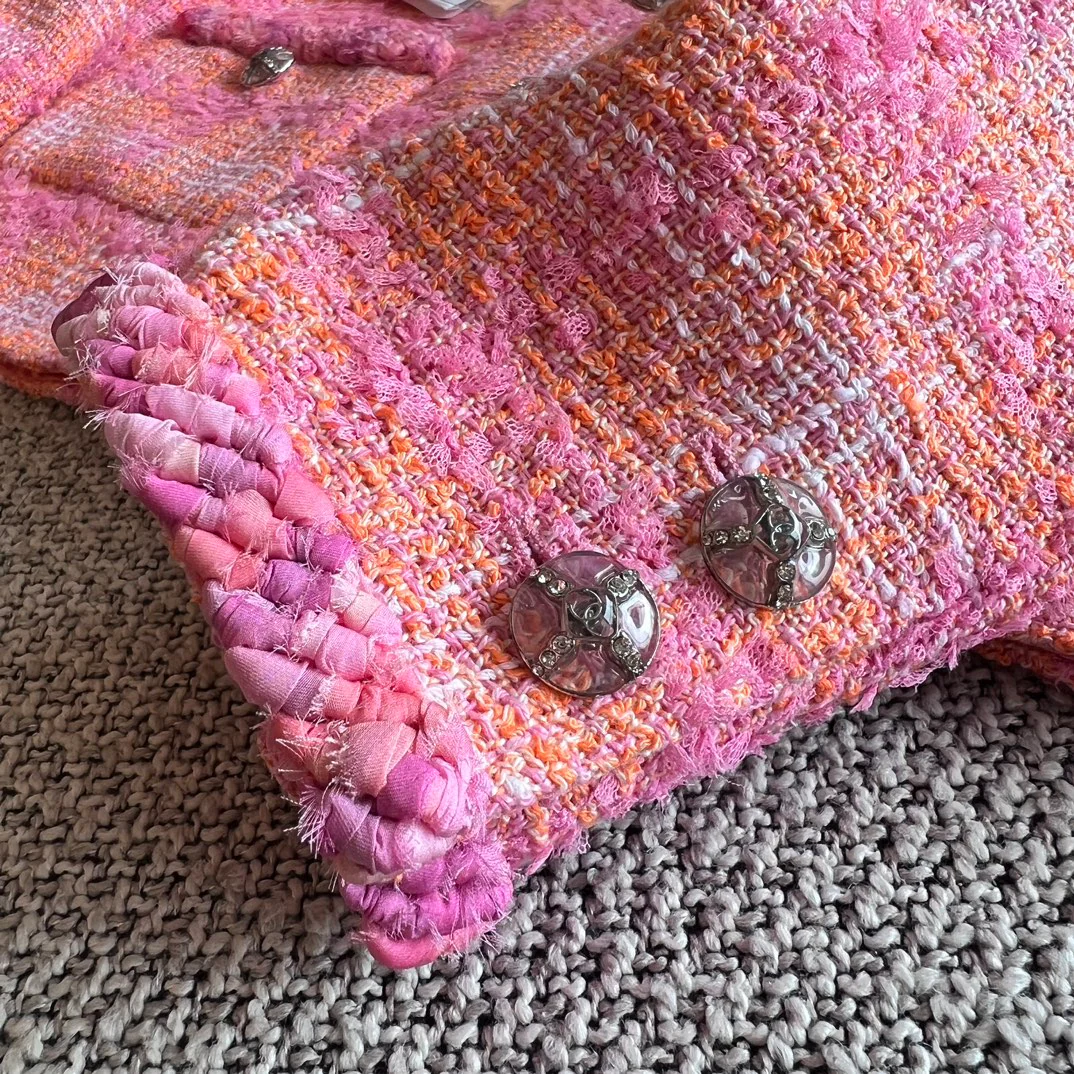 Куртка в стиле Chanel - 2403 - объемная, оранжево-розовая, тканая.