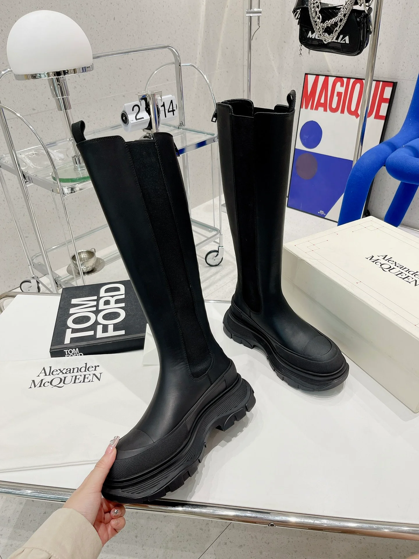 Коллекция McQueen 2022 года с подиума - Длинные сапоги - 2