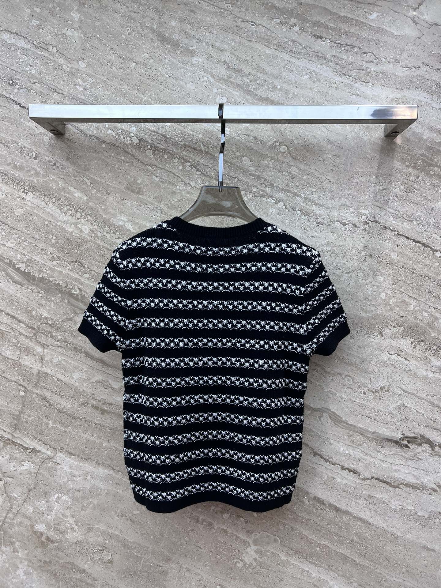 Вязаный топ Chanel 2403 из специальной пряжи с короткими рукавами - черный