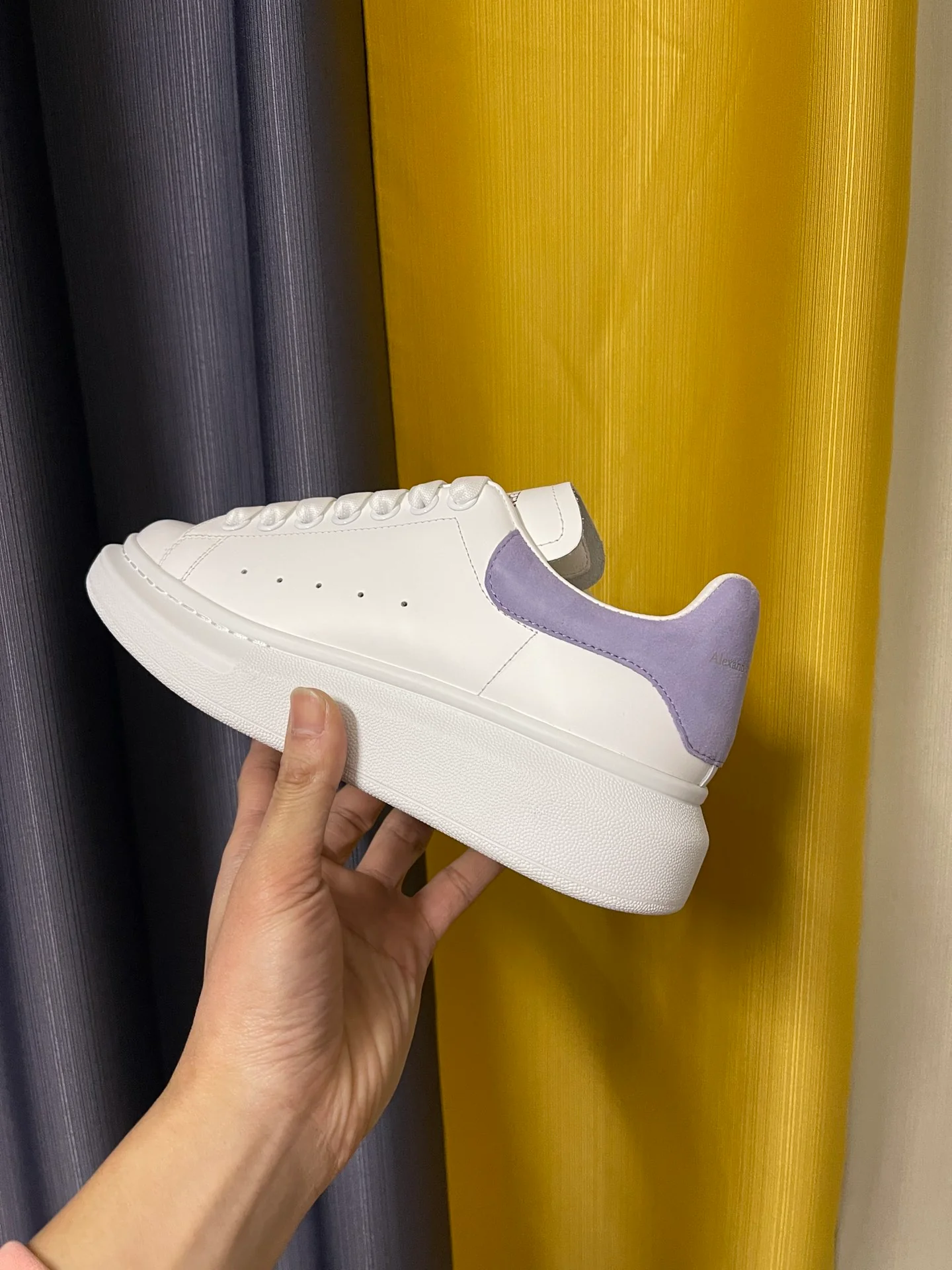 Классические белые кроссовки McQueen - унисекс - светло-фиолетовый бархатный каблук