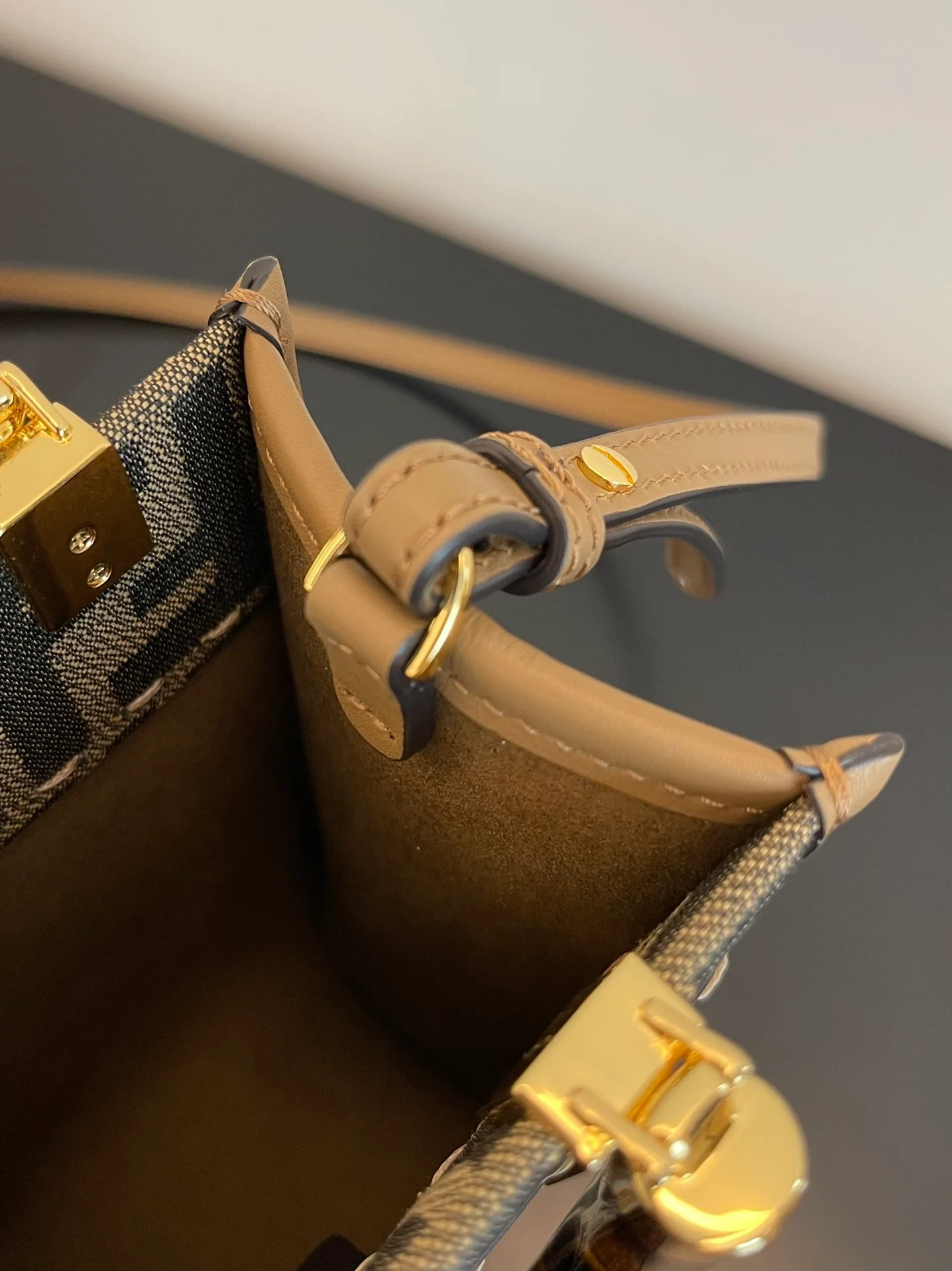 Сумка-тоут Fendi Sunshine Monogram - маленькая