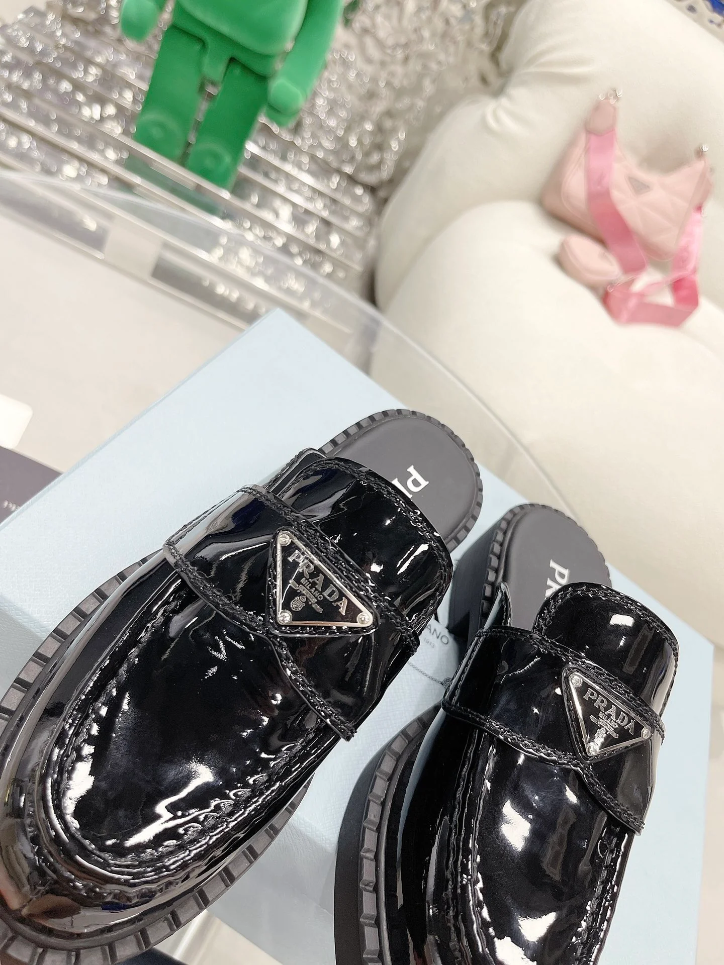 Коллекция Prada 2022 года с подиума - Лоферы на платформе