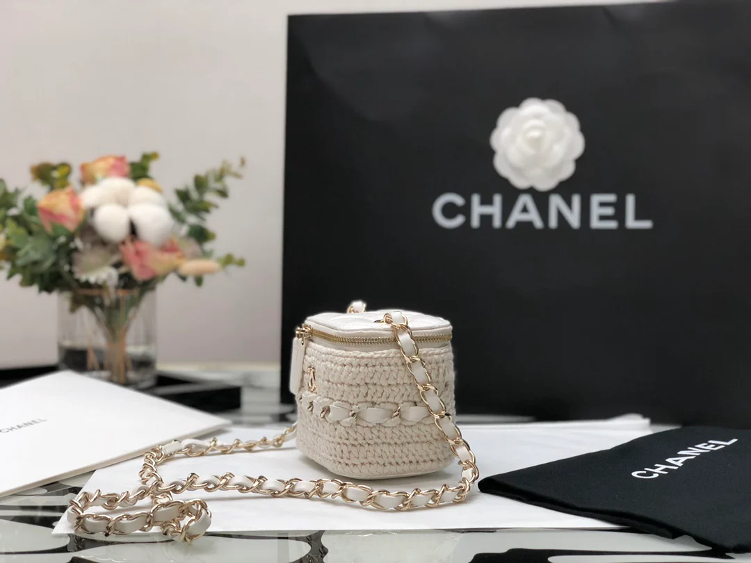 Новинка весеннего сезона 2022 года от Chanel - Плетеная коробка - Белый