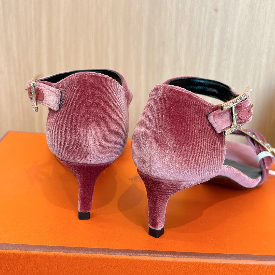 Босоножки на высоком каблуке Hermes 2024 - розовые