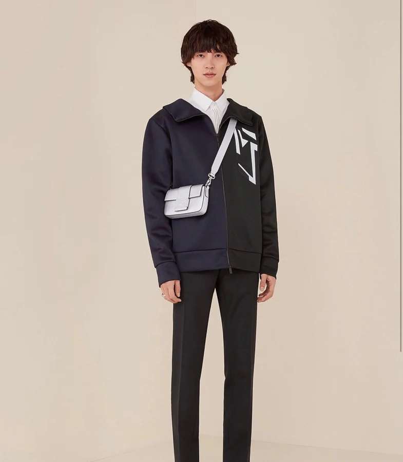 Маленькая кожаная сумка Fendi Baguette серебристого цвета - 1